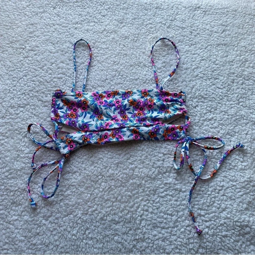 NWOT Frankie’s Bikinis London Bikini top flower farm 14249